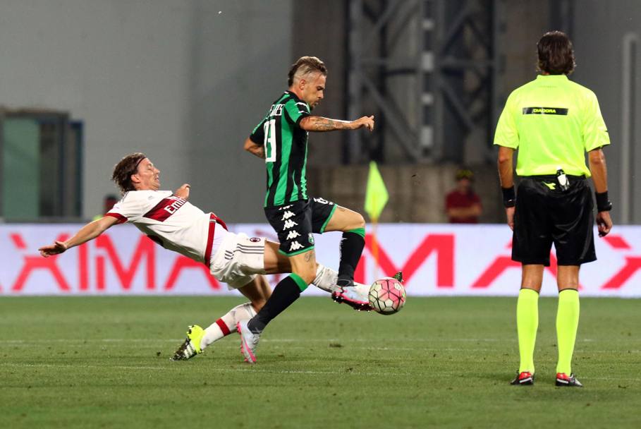 Montolivo in tackle. Ansa